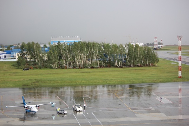 В Национальном аэропорту Минск из-за непогоды повреждены 8 самолетов – фото