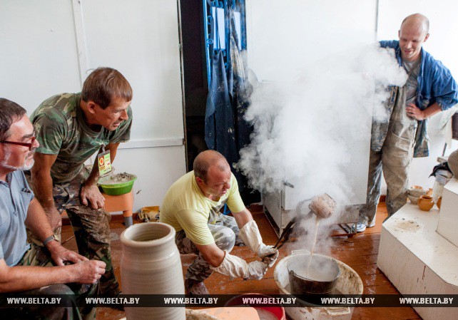 Международный пленэр гончаров в деревне Городная Столинского района - фото