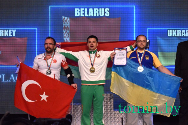 Виктор Братченя завоевал две золотые медали чемпионата мира по армрестлингу в Болгарии - фото