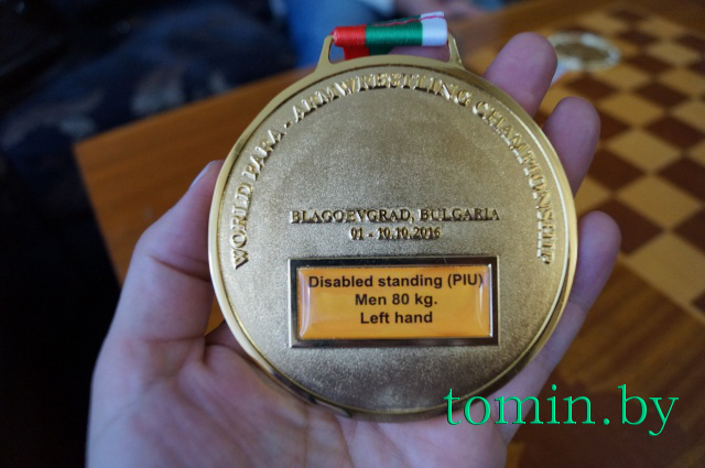 Золотя медаль, завоеванная Виктором Братченей в 2016 году на ЧМ в Болгарии - фото 