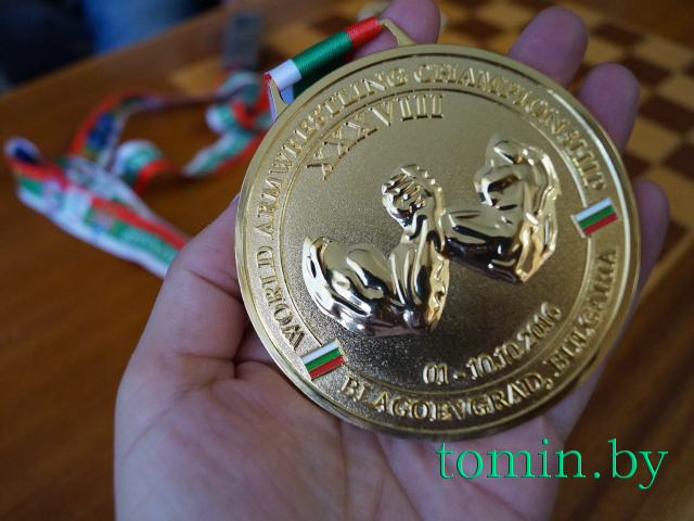 Золотя медаль, завоеванная Виктором Братченей в 2016 году на ЧМ в Болгарии - фото 