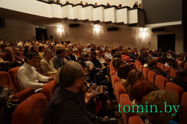 «Веселый вдовец»: премьера в Брестском академическом театре драмы. Фото Тамары ТИБОРОВСКОЙ