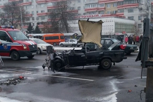 В Бресте на Московской 24 января «Жигули» с мотором «Ауди» врезались в служебный ГАЗ - фото