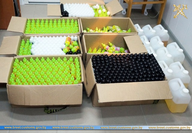 90 литров жидкости для заправки электронных сигарет изъяли в ПТО «Песчатка» у жителя Москвы - фото