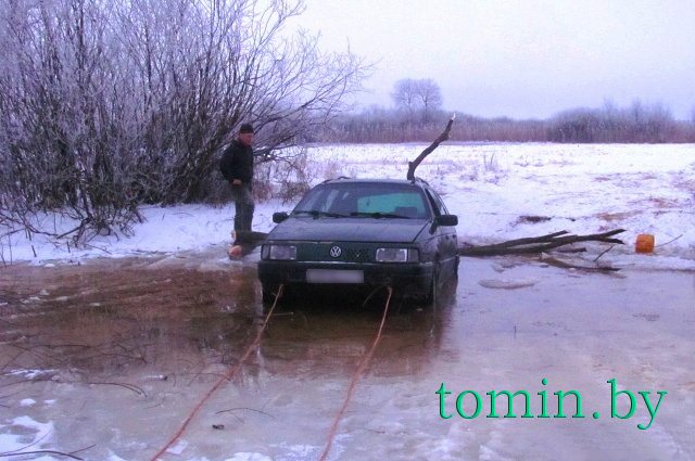 На Припяти «Фольксваген» проломил лед: житель Ольшан оштрафован за загрязнение поверхностных вод - фото
