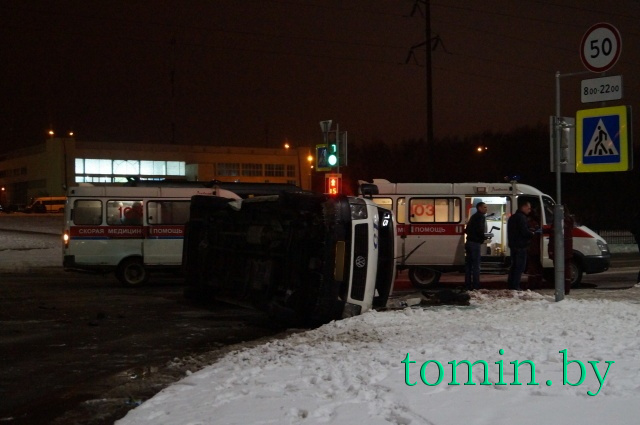 В Бресте на перекрестке Гаврилова и Орловской столкнулись маршрутка и такси: 11 пострадавших. Фото Тамары ТИБОРОВСКОЙ