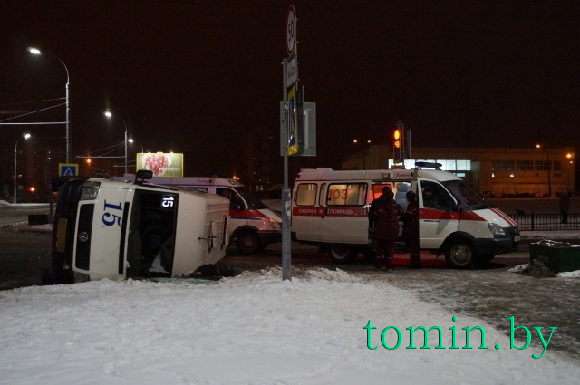 В Бресте на перекрестке Гаврилова и Орловской столкнулись маршрутка и такси: 11 пострадавших. Фото Тамары ТИБОРОВСКОЙ