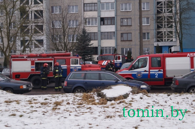 Сирены, 7 спецавтомобилей МЧС и 2 скорые: происшествие в 12-этажке на Орловской в Бресте. Фото Тамары ТИБОРОВСКОЙ