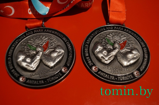 Виктор Братченя завоевал две серебряные медали на чемпионате мира по армрестлингу в Турции. Фото Тамары ТИБОРОВСКОЙ