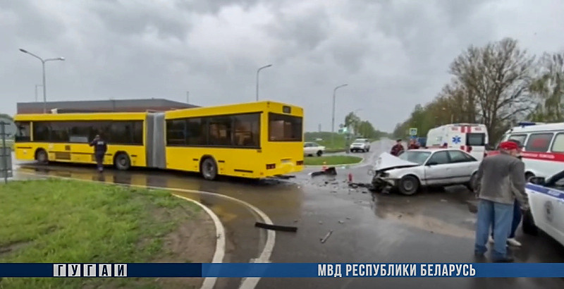 В Барановичах «Ауди» столкнулась с автобусом: погибла женщина, еще две пострадали