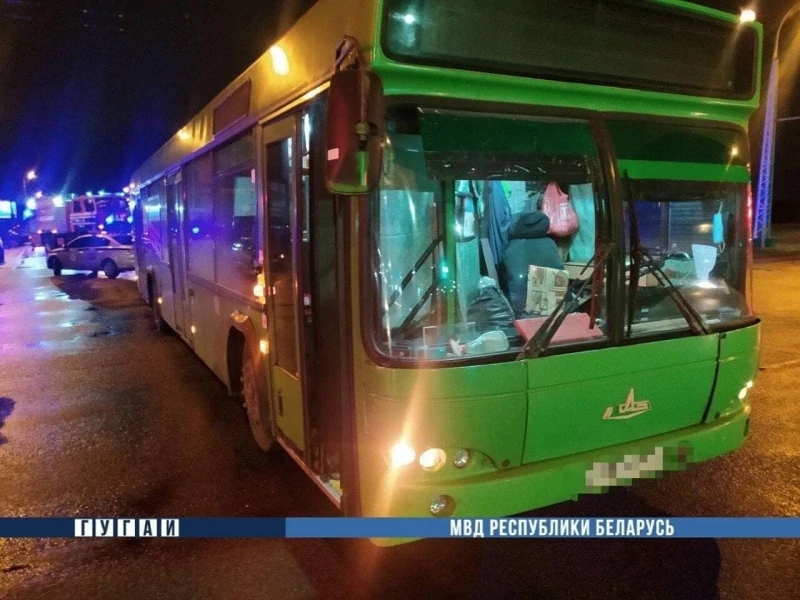 В Бресте ночью погиб таксист: машина врезалась в автобус
