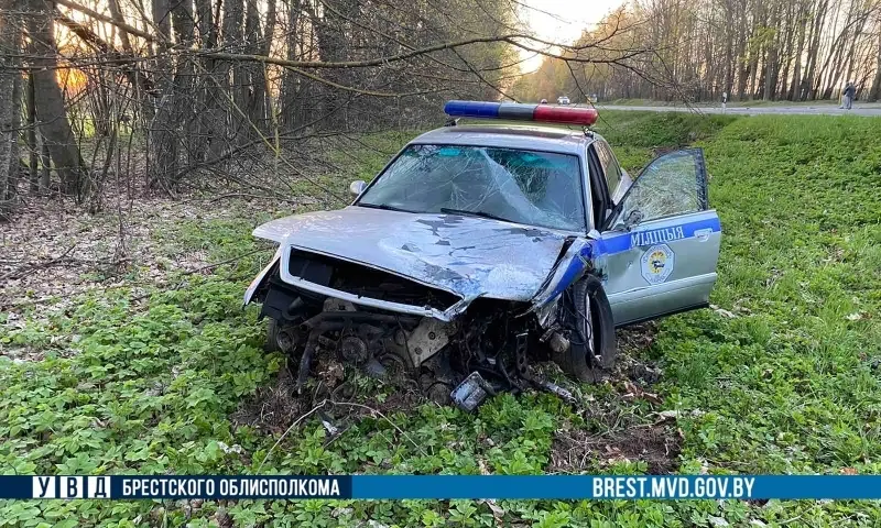 В Ляховичском районе в ДТП попал автомобиль ГАИ