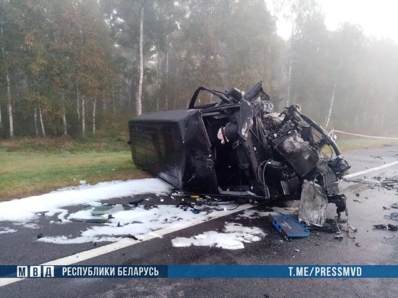В Ивацевичском районе легковой «Фольксваген» врезался во встречный микроавтобус: погибли 4 человека