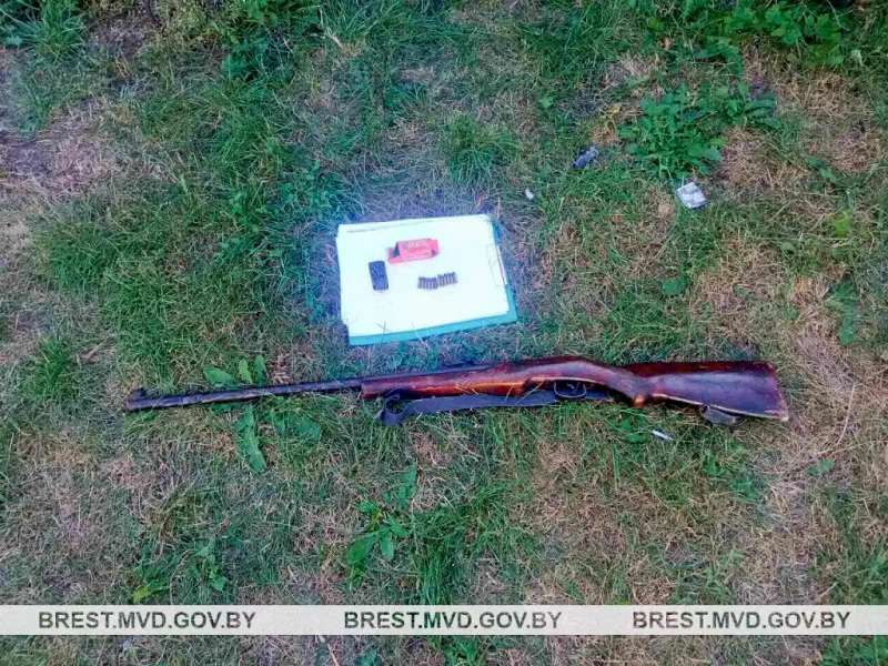 Незаконно хранившиеся оружие и боеприпасы изъяли у сельчан в Ивацевичском районе