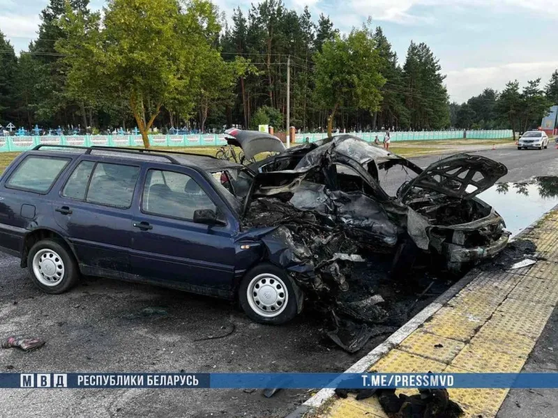 В Лельчицах такси «Ниссан» врезалось во встречный «Фольксваген»: пострадали пятеро детей, возбуждено дело