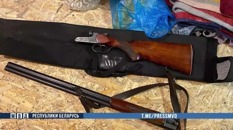 Ружья, карабин, патроны и другое: целый арсенал изъяли у жителя Пинского района