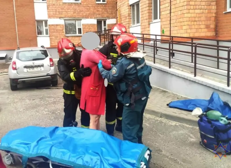 На пожаре в Пинске спасли женщину
