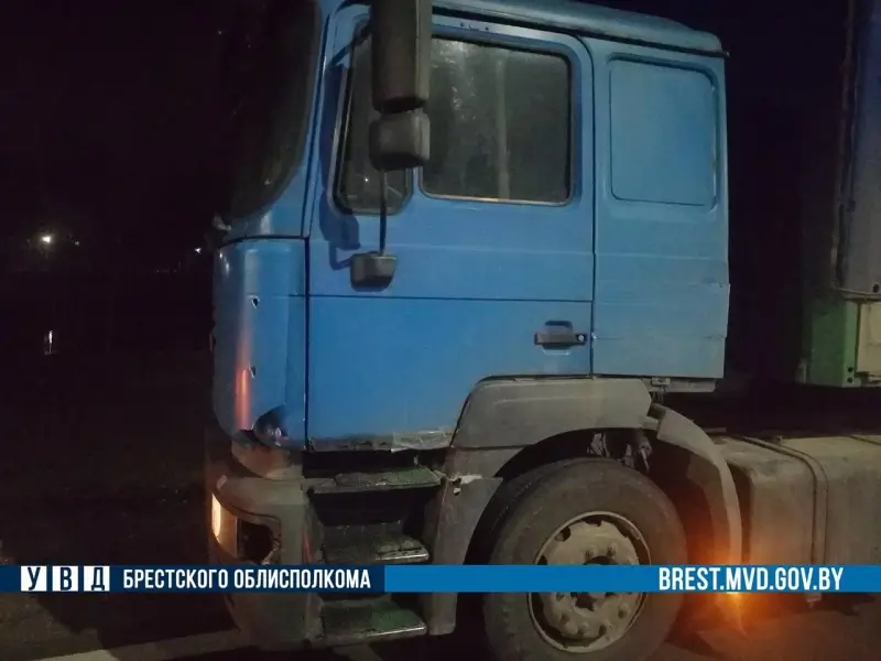В Барановичском районе грузовой МАЗ сбил пешехода: мужчина погиб