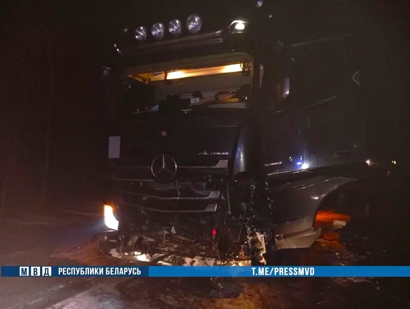 В Жабинковском районе лоб в лоб столкнулись легковушка и грузовик: двое погибших