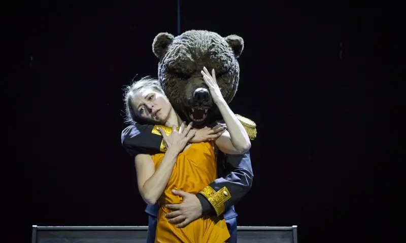 «Женя + Таня = Любовь»: необычное прочтение классики от театра юного зрителя — на брестской сцене