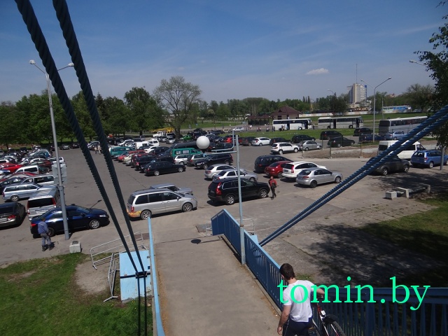 На День Победы и «блинные» выходные россияне парковали в Бресте свои автомобили, как танки (фото)