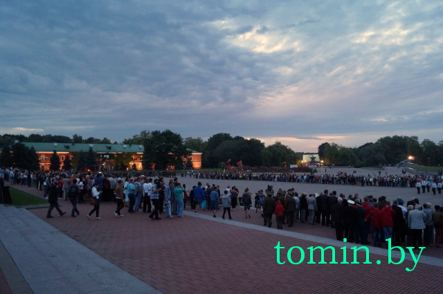 Рассвет 22 июня в Брестской крепости встретили около 8 тысяч человек - фото
