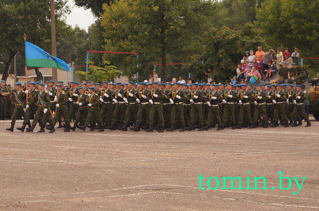«Мы храним тебя, Беларусь!»: день десантников и сил специальных операций в Бресте (фото)