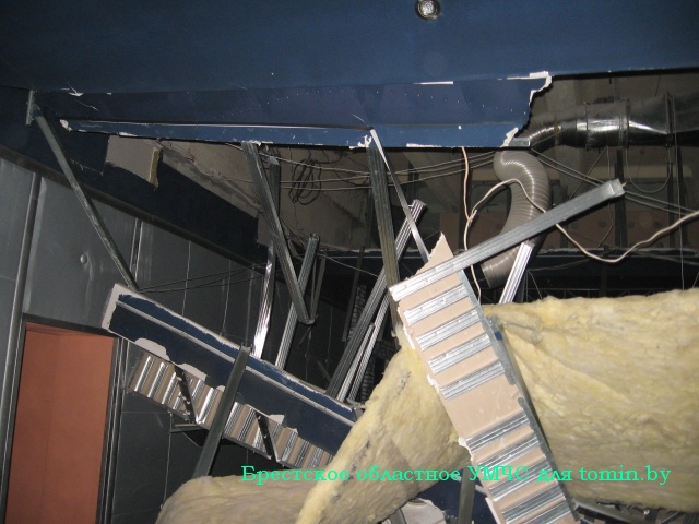 В брестском ночном клубе обрушился подвесной потолок: двое пострадавших - фото