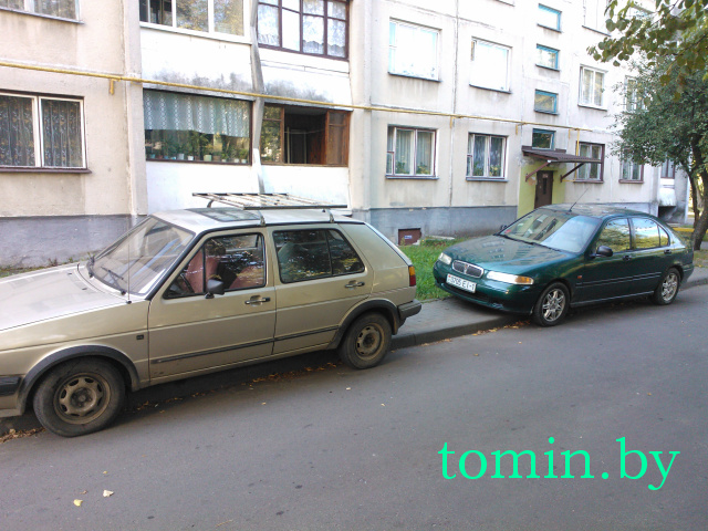 Парковка в три ряда, не считая тротуара, и другие фото пользователей TOMIN.BY