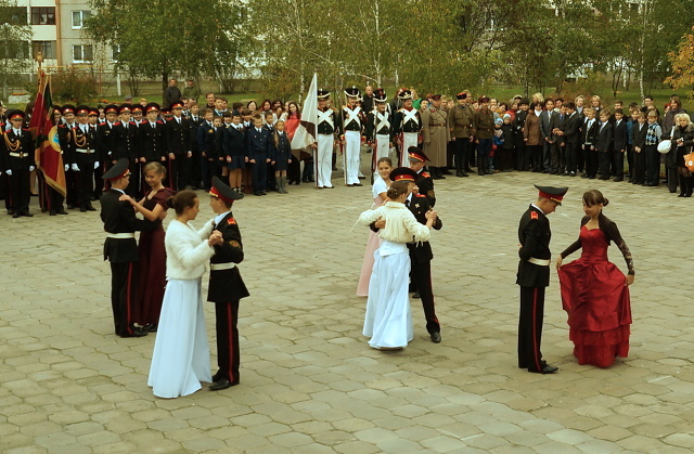 «Жизнь – Отечеству, честь – никому!»: брестским кадетам торжественно вручили знамя - фото