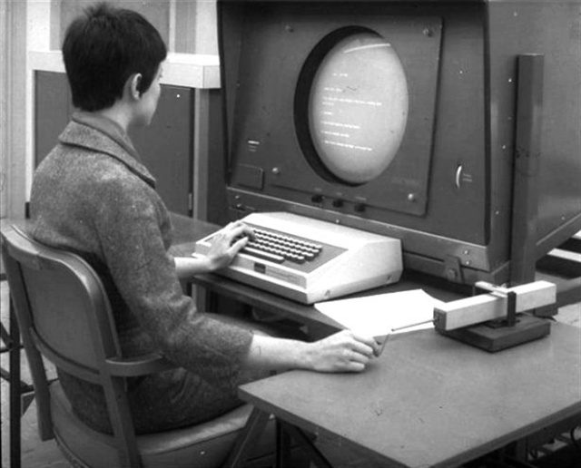 Ровно 45 лет назад появилась первая компьютерная мышь - фото Ровно 45 лет назад появилась первая компьютерная мышь - фото