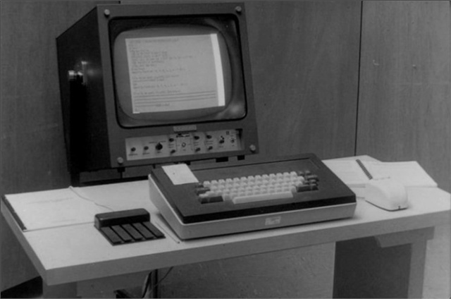 Ровно 45 лет назад появилась первая компьютерная мышь - фото Ровно 45 лет назад появилась первая компьютерная мышь - фото