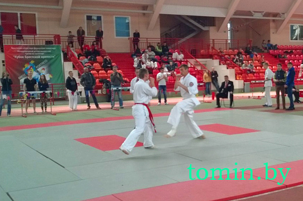 Брест: за призы чемпионата и первенства области по Кёкусинкай карате боролись более 120 участников - фото