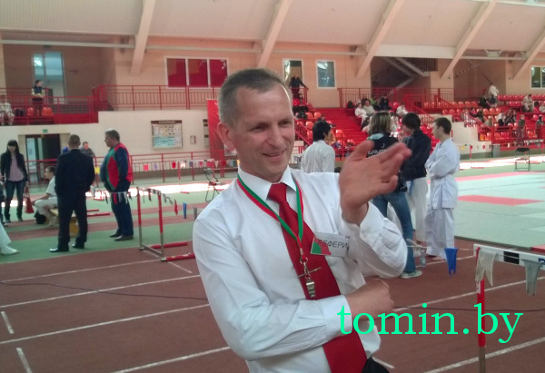 Рефери и тренер Роман Гуринович (II дан, черный пояс) - фото