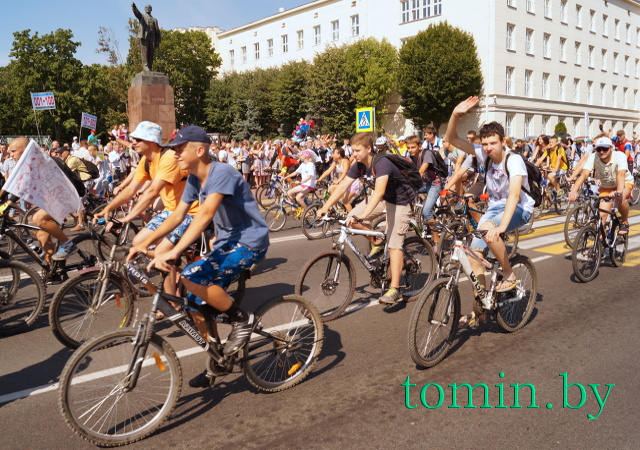 В первом международном  Брестском велофестивале "Брест-995 лет" участвовало 1350 человек. Фото Тамары ТИБОРОВСКОЙ