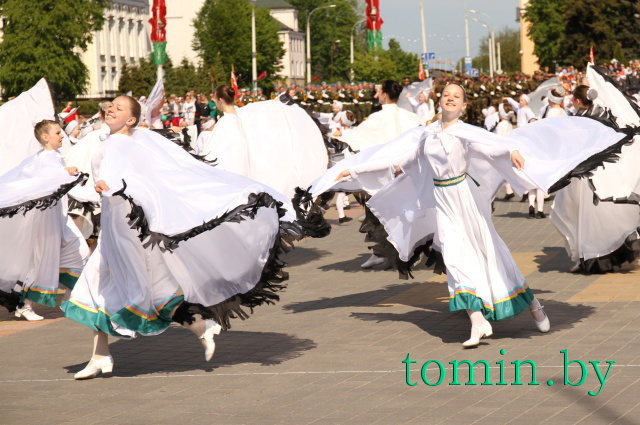 День Государственного герба и Государственного флага Республики Беларусь. Фото Тамары ТИБОРОВСКОЙ