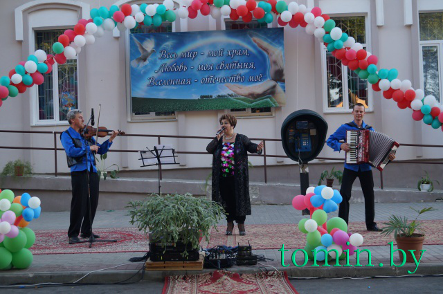 В Высоком, самом западном городе Беларуси и СНГ, в День Независимости открыли после реконструкции городской сквер. Фото Тамары ТИБОРОВСКОЙ