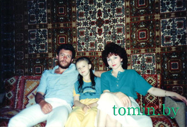 1992 год. Мария с родителями - фото