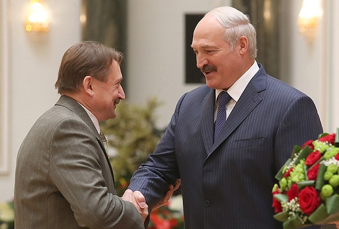 Александр Солоненко и Александр Лукашенко. Фото пресс-службы президента.