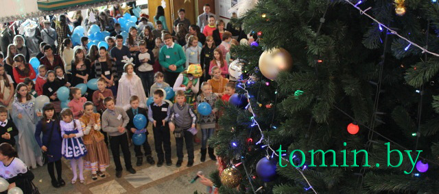 В Бресте в рамках акция "Наши дети" прошла областная благотворительная елка - фото