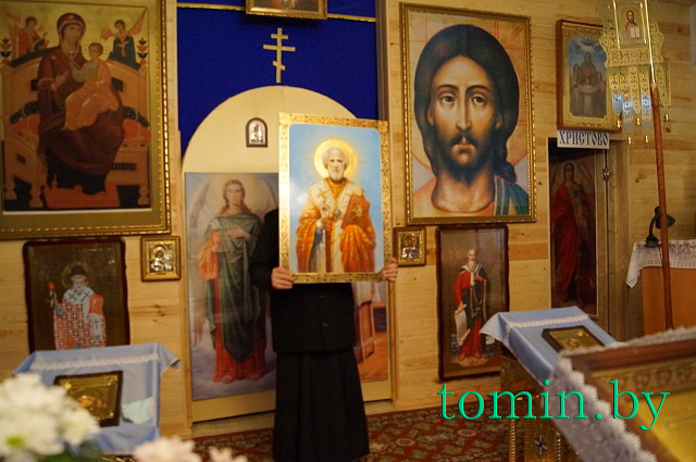 Икона Николая Чудотворца прибыла в брестскую церковь «Всецарица» из итальянского Бари. Фото Тамары ТИБОРОВСКОЙ