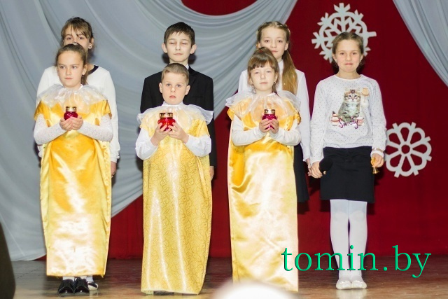 «Рождество приходит в гости!»: традиционный праздник Свято-Симеоновской церкви в Каменце - фото