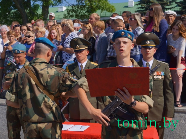 Военная присяга в Брестской крепости. Фото Тамары ТИБОРОВСКОЙ