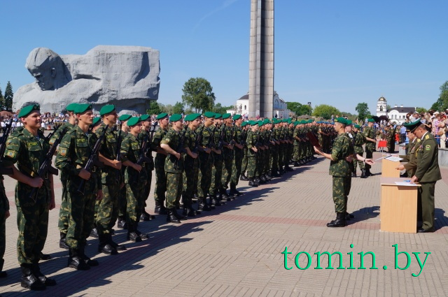 Военная присяга в Брестской крепости. Фото Тамары ТИБОРОВСКОЙ