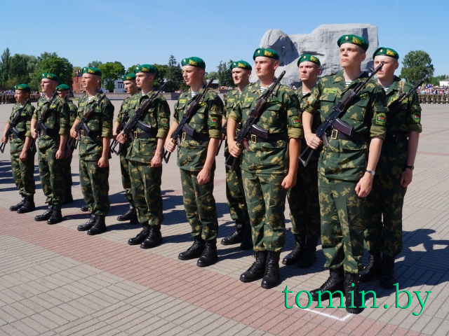 Военная присяга в Брестской крепости.  Фото Тамары ТИБОРОВСКОЙ