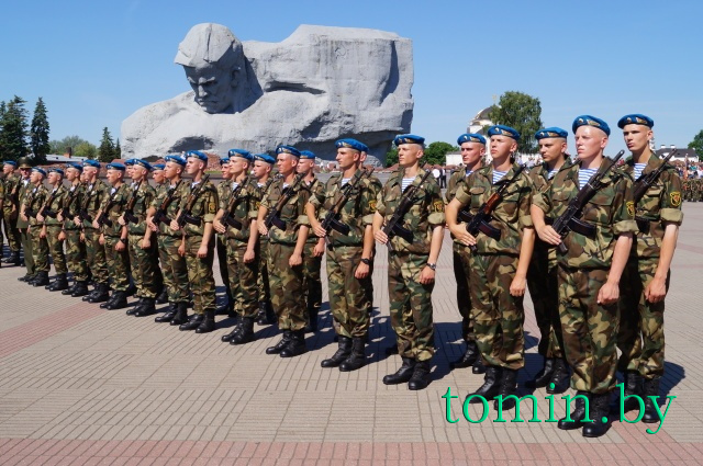 Военная присяга в Брестской крепости.  Фото Тамары ТИБОРОВСКОЙ