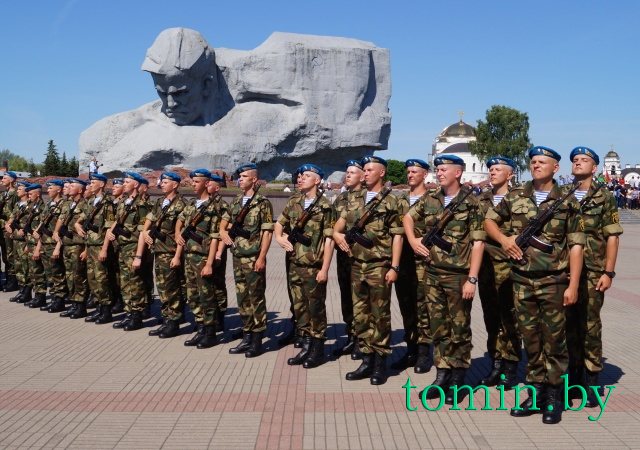Военная присяга в Брестской крепости. Фото Тамары ТИБОРОВСКОЙ