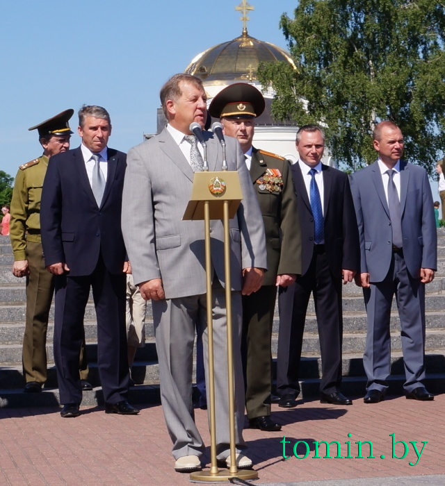Военная присяга в Брестской крепости.  Выступает Анатолий Лис. Фото Тамары ТИБОРОВСКОЙ