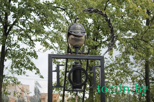 В Бресте на Купалы открыли арт-объект - пожарный фонарь - фото