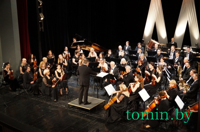 Симфонический оркестр Брестского драмтеатра. Фото Тамары ТИБОРОВСКОЙ
